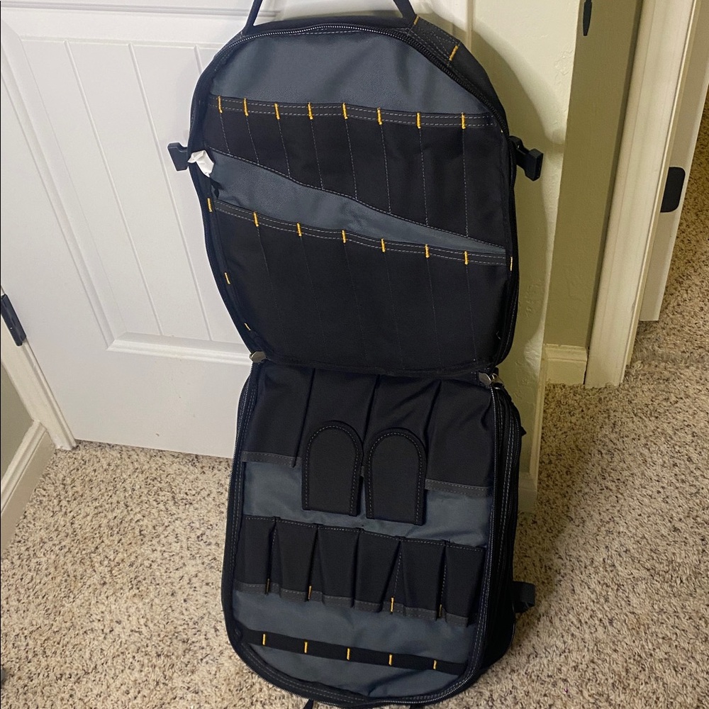 NWT Custom Leathercraft 1132 75-Pocket Tool Backpack - Picture 7 of 8